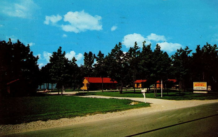 Parker House Motel & Restaurant - Vintage Postcard